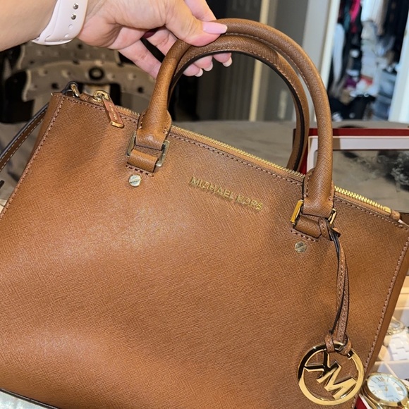 Michael kors purse - Picture 2 of 3